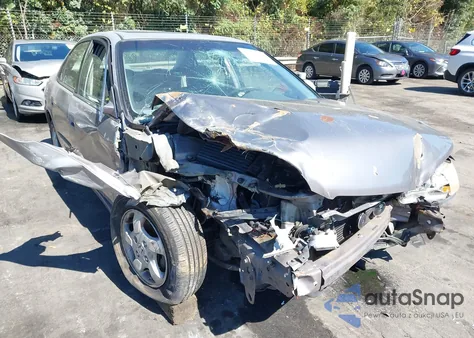 2000 Honda Accord 2.3 Ex from USA, damaged, VIN 1HGCG5651YA087794